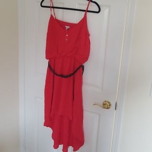 Pretty hi-low red dress with black belt included